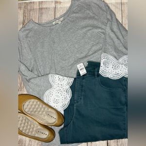 Loft blouse with lace accent sleeves / Size L